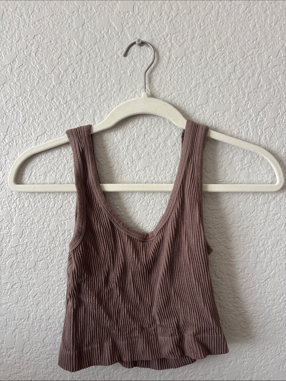 Amazon Essentials Ribbed V-Neck Crop Tank Top - Mauve - Picture 4 of 5